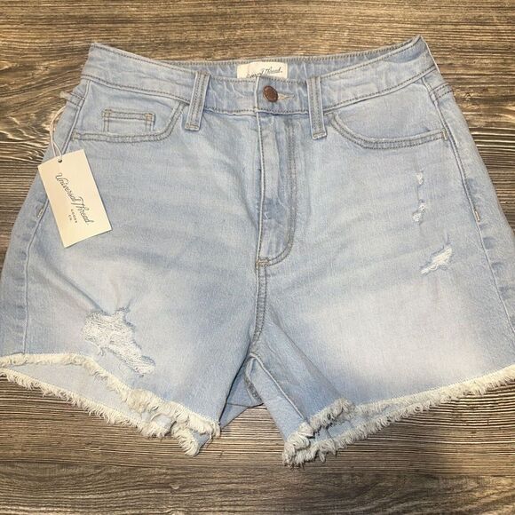 Women's High-Rise Curvy Midi Jean Shorts - Universal Thread Light Blue 2. NWT. Z - Picture 1 of 7